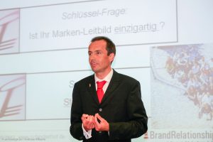Marketing-Trainings-Kunden im Mittelpunkt von Jochen Schmahl